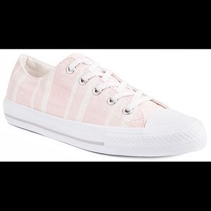 Pink & White converses, super cute!🌸 size 8!